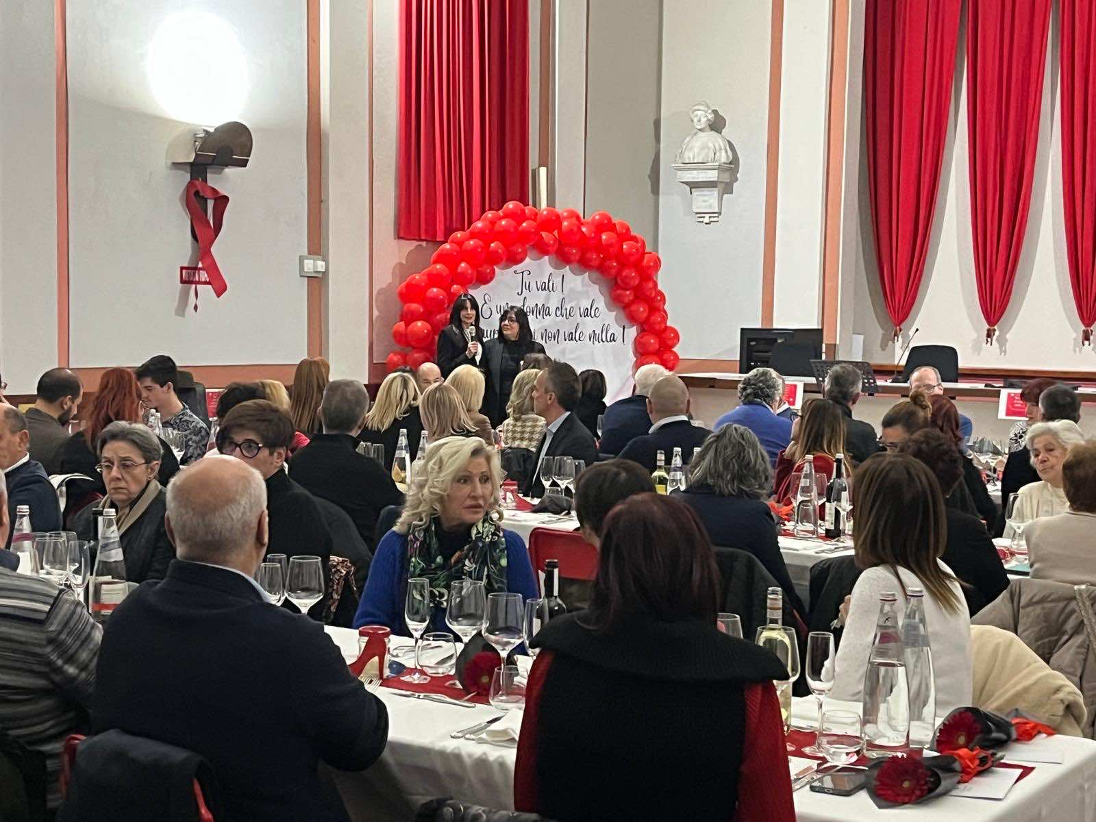 Giornata internazionale per l'eliminazione della violenza contro le donne: successo della cena di solidarietà a favore del Centro Antiviolenza di Novara