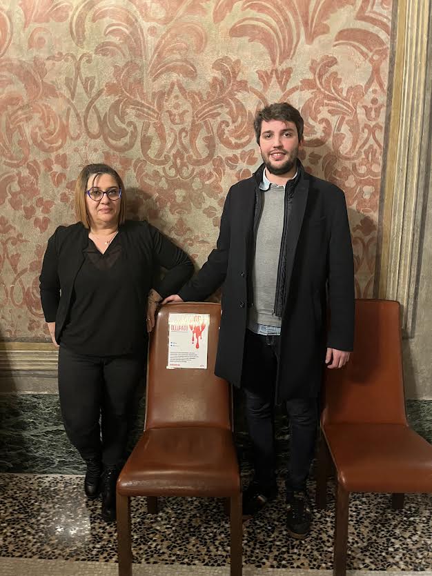 Un “posto occupato” nell’aula consiliare del municipio