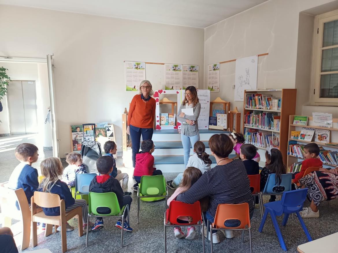 Letture, cucina e creatività durante il laboratorio dedicato dalla Biblioteca civica alla "Festa dei nonni"