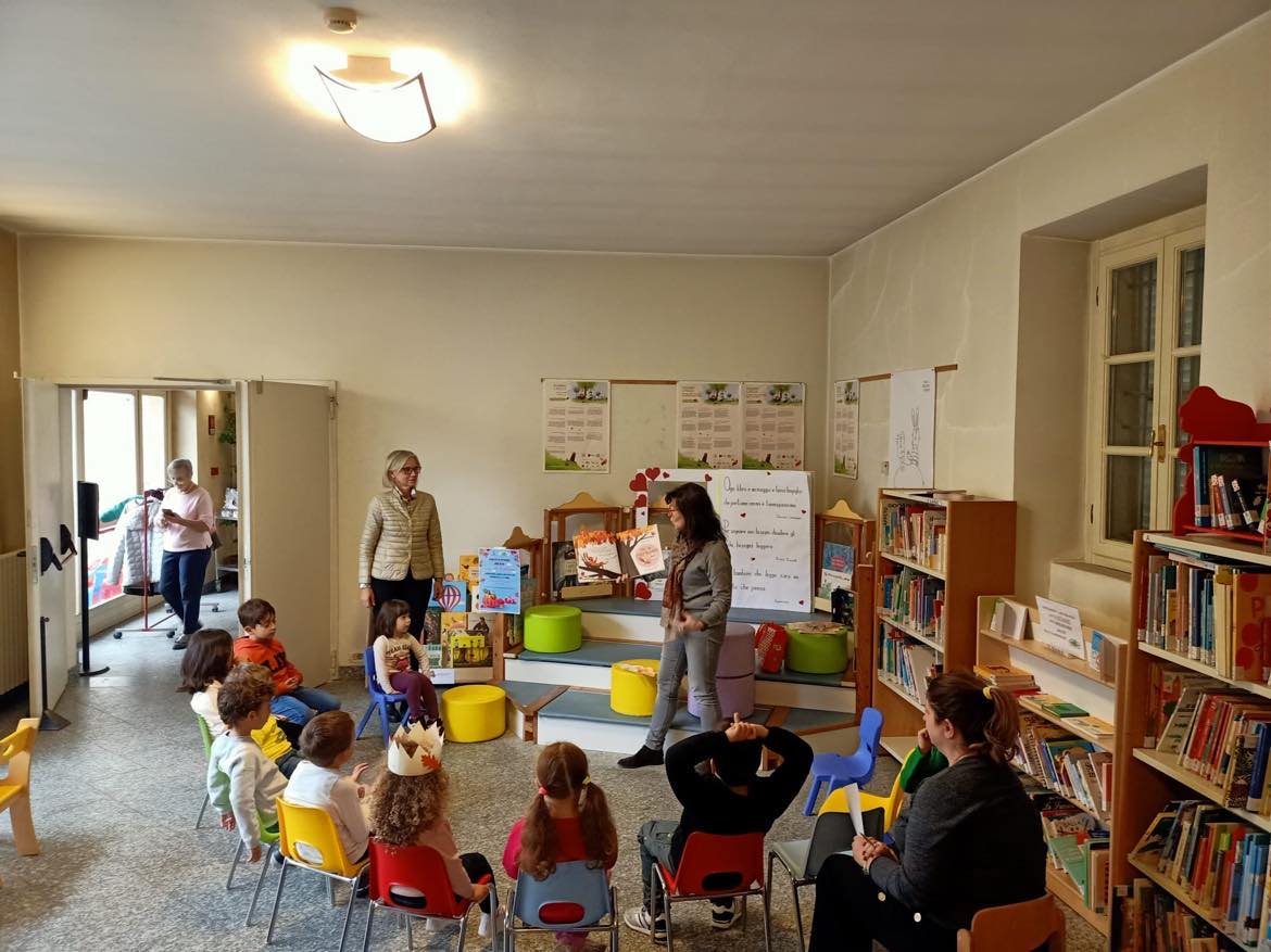 Biblioteca civica: successo dei laboratori per bambini dedicati ad Halloween e all'autunno